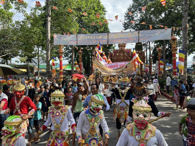Lễ hội mang đậm bản sắc văn hóa của dân tộc Khmer. Ảnh: TTXVN phát dan-toc-khmer-bac-lieu-3.jpg