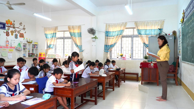 Giờ lên lớp của cô giáo Võ Thanh Kiều, giáo viên Trường Tiểu học và THCS Thổ Châu.