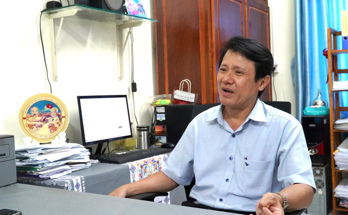 Thầy Phùng Nhật Dũng, Hiệu trưởng Trường Tiểu học Dương Đông 4, đặc khu Phú Quốc chia sẻ với phóng viên TTXVN.