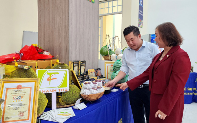 Sản phẩm OCOP được trưng bày tại không gian thương hiệu và công nghệ tỉnh Vĩnh Long.