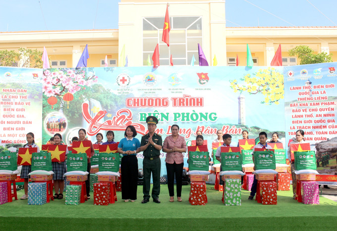 Chương trình “Xuân Biên phòng ấm lòng dân bản” là tình cảm, trách nhiệm của những người lính Biên phòng và các các tổ chức, cá nhân đối với đồng bào nơi biên giới, hải đảo.