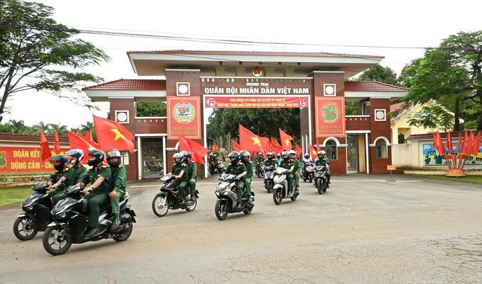 Cán bộ, đoàn viên thanh niên cùng các lực lượng tổ chức tuần hành, biểu dương lực lượng, tuyên truyền về Ngày hội “Thanh niên Quân đội với văn hóa giao thông” năm 2025 trên một số tuyến đường. Cán bộ, đoàn viên thanh niên cùng các lực lượng tổ chức tuần hành, biểu dương lực lượng, tuyên truyền về Ngày hội “Thanh niên Quân đội với văn hóa giao thông” năm 2025 trên một số tuyến đường.