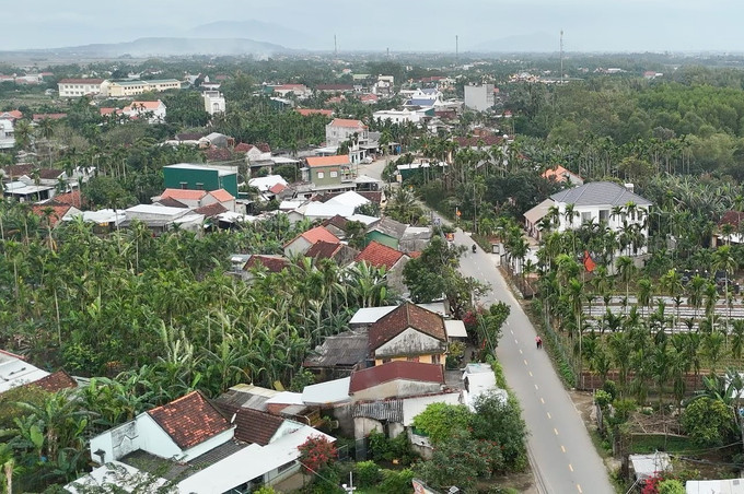 Nhiều tuyến đường liên thôn ở xã Long Phụng đã được gia cố, đảm bảo đi lại cho người dân.