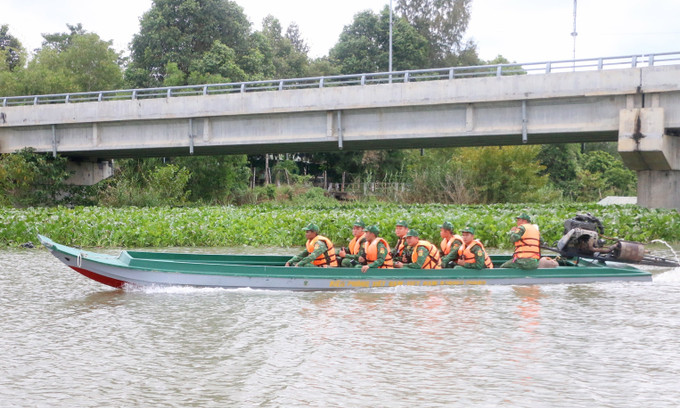 Tổ công tác của Đồn Biên phòng Vĩnh Nguơn (Ban Chỉ huy Bộ đội Biên phòng tỉnh An Giang) tuần tra kiểm soát, phòng, chống buôn lậu trên tuyến biên giới.