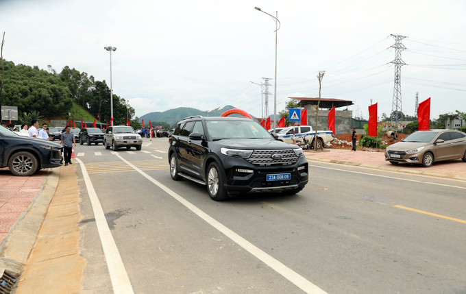 Thực hiện thông xe tuyến đường tránh thị trấn Sơn Dương, Tuyên Quang. Thực hiện thông xe tuyến đường tránh thị trấn Sơn Dương, Tuyên Quang.