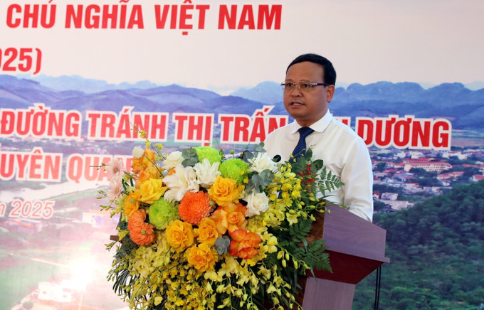 Ông Nguyễn Mạnh Tuấn, Phó Chủ tịch Thường trực UBND tỉnh Tuyên Quang phát biểu tại buổi lễ. tuyen-duong-tranh-thi-tran-son-duong-1.jpg