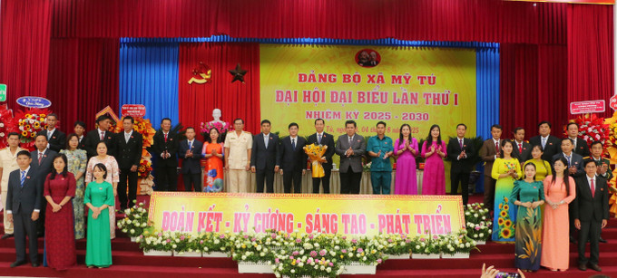 Ban Chấp hành Đảng bộ xã Mỹ Tú nhiệm kỳ 2025-2030 ra mắt Đại hội. Ban Chấp hành Đảng bộ xã Mỹ Tú nhiệm kỳ 2025-2030 ra mắt Đại hội.
