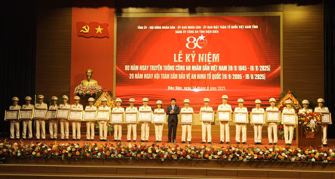 cong-an-nhan-dan.jpg