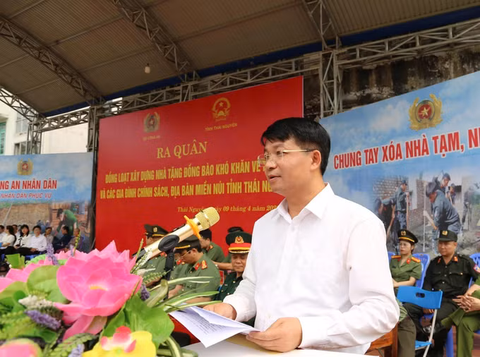 Ông Nông Quang Nhất, Phó Chủ tịch UBND tỉnh Thái Nguyên phát biểu tại buổi lễ. Ảnh: TTXVN phát