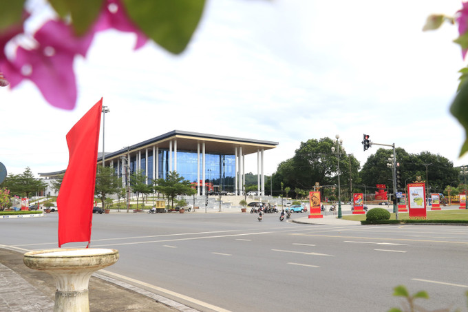 Trung tâm hội nghị tỉnh Lào Cai ở phường Yên Bái vừa được xây dựng khang trang chuẩn bị cho Đại hội Đại biểu Đảng bộ tỉnh Lào Cai lần thứ nhất, nhiệm kỳ 2025 - 2030. Ảnh: Đinh Thùy/TTXVN tinh-lao-cai-3.jpg