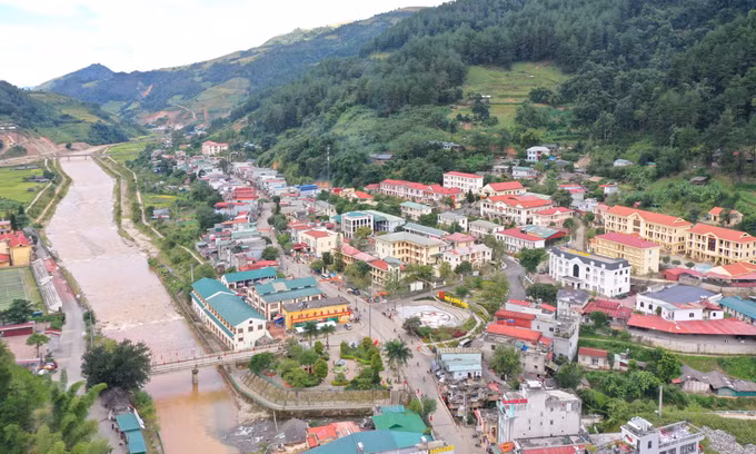 Khu vực trung tâm ở xã vùng cao Mù Cang Chải được trang hoàng trước thềm Đại hội. Ảnh: Tuấn Anh/TTXVN