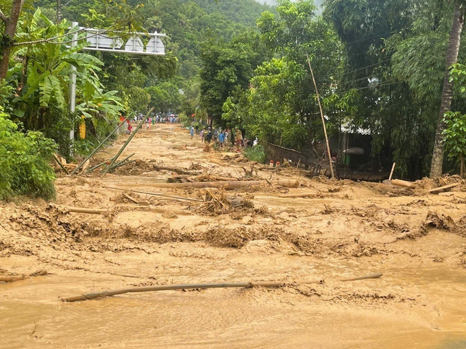 Do ảnh hưởng của bão số 5, mực nước tại sông Luồng và các suối dâng cao gây lũ quét tại bản Xa Mang, xã Sơn Điện, Thanh Hóa. Ảnh: TTXVN phát Do ảnh hưởng của bão số 5, mực nước tại sông Luồng và các suối dâng cao gây lũ quét tại bản Xa Mang, xã Sơn Điện, Thanh Hóa. Ảnh: TTXVN phát