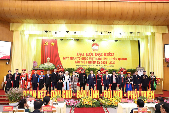 Đoàn đại biểu đi dự Đại hội đại biểu toàn quốc Mặt trận Tổ quốc Việt Nam, nhiệm kỳ 2026 - 2031 ra mắt Đại hội.