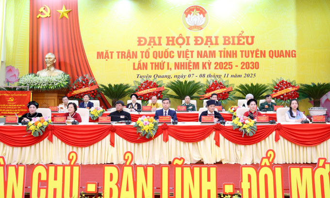 Đoàn Chủ tịch Đại hội.