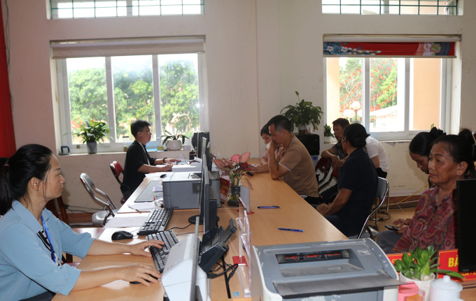 Người dân đến Trung tâm phục vụ hành chính công xã Phục Hòa làm thủ tục hành chính. Người dân đến Trung tâm phục vụ hành chính công xã Phục Hòa làm thủ tục hành chính.
