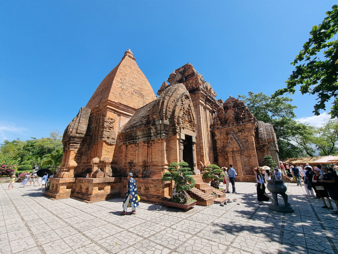 Di tích quốc gia đặc biệt Tháp Bà Pô Nagar (phường Bắc Nha Trang) là điểm đến du lịch văn hóa, tâm linh, thu hút đông đảo du khách trong và ngoài nước.