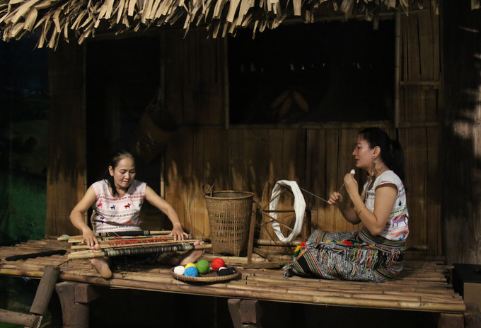 Không gian trưng bày các vật dụng truyền thống trong gia đình của người dân tộc Mạ.