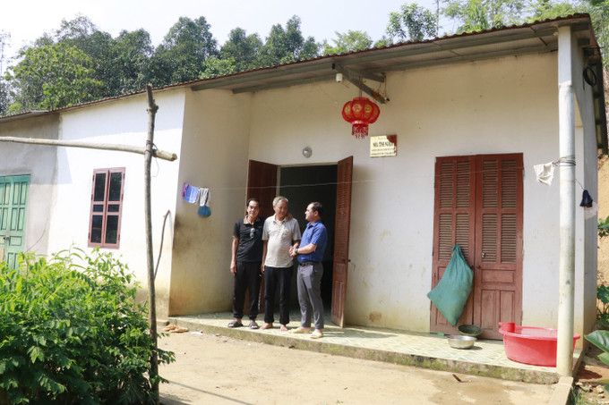 Ngôi nhà của cựu chiến binh Nguyễn Văn Hồng, xã An Bình được ông Đỗ Bá Văn hỗ trợ kinh phí xây dựng. Ảnh: Tiến Khánh/TTXVN dang-ba-van-4495.jpg