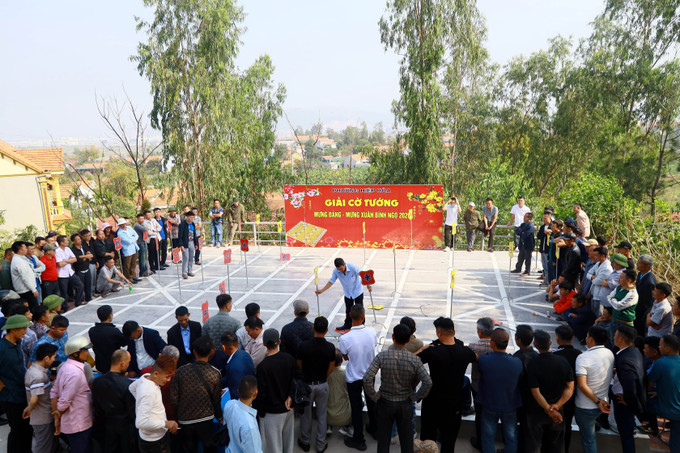 Phần đấu cờ thu hút nhiều kỳ thủ tham dự.