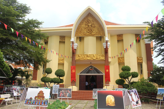 Trung tâm Trưng bày văn hóa Chăm (xã Bắc Bình, tỉnh Lâm Đồng) là nơi lưu giữ, bảo tồn và giới thiệu những giá trị tiêu biểu của cộng đồng người Chăm.