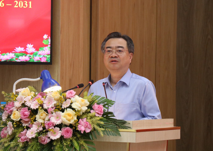 Đồng chí Nguyễn Thanh Nghị, Ủy viên Bộ Chính trị, Bí thư Trung ương Đảng, Trưởng Ban Chính sách, chiến lược Trung ương trình bày chương trình hành động.