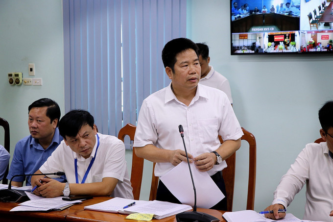 Ông Nguyễn Anh Đức, Chủ tịch UBND xã Lương Sơn, giải trình các vấn đề công dân kiến nghị. Ảnh: Thanh Hải/TTXVN Ông Nguyễn Anh Đức, Chủ tịch UBND xã Lương Sơn, giải trình các vấn đề công dân kiến nghị. Ảnh: Thanh Hải/TTXVN