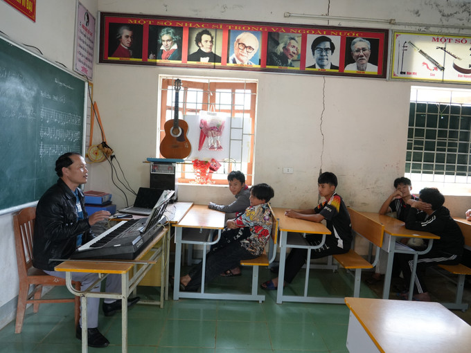 Sau khi hoàn thành hệ thống trường PTDTNT liên cấp tại các xã biên giới, học sinh sẽ được học trong những lớp học khang trang, đầy đủ cơ sở vật chất và phòng học âm nhạc riêng biệt.