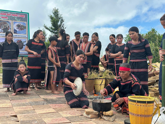 Người Xơ Đăng ở huyện Tu Mơ Rông (Kon Tum) giữ gìn văn hóa truyền thống. Người Xơ Đăng ở huyện Tu Mơ Rông (Kon Tum) giữ gìn văn hóa truyền thống.