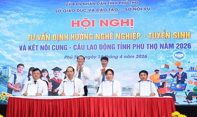 Chương trình phối hợp về đào tạo, cung ứng nguồn nhân lực theo nhu cầu doanh nghiệp trên địa bàn tỉnh Phú Thọ giữa Sở Giáo dục và Đào tạo, Sở Nội vụ, Ban Quản lý các Khu công nghiệp và Trung tâm Xúc tiến đầu tư, hỗ trợ doanh nghiệp.