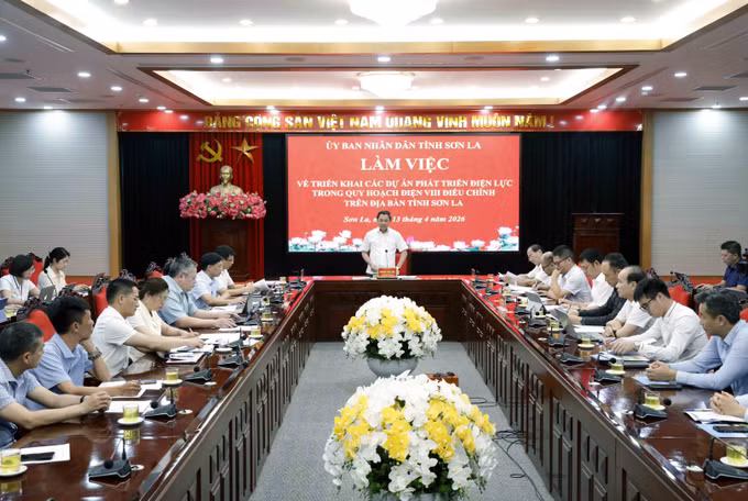 Quang cảnh buổi làm việc.