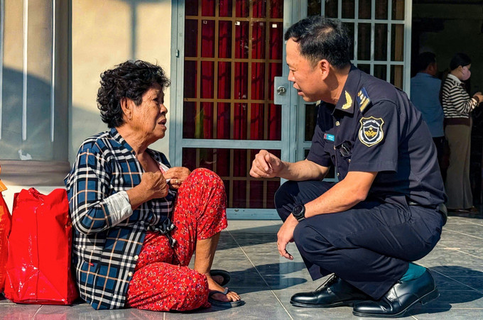 Lãnh đạo Chi cục Hải quan khu vực XVII, thăm hỏi, động viên và trao quà Tết cho người dân có hoàn cảnh khó khăn trên địa bàn tỉnh Tây Ninh nhân dịp Xuân Bính Ngọ 2026.