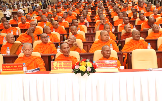 Các vị chư tăng tham dự buổi họp mặt.