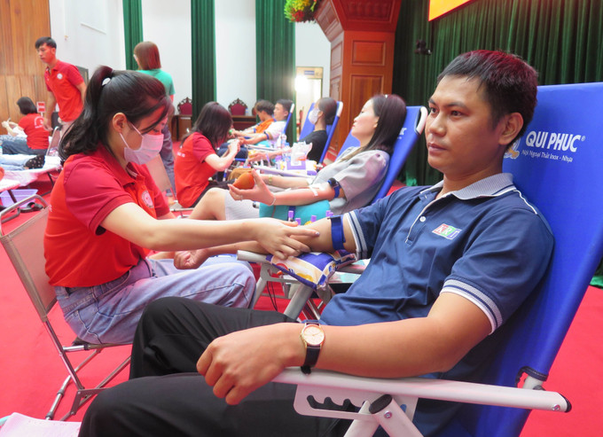 Đông đảo cán bộ, nhân dân tỉnh Kon Tum tham gia hiến máu tình nguyện. Ảnh: Dư Toán/TTXVN hien-mau-kon-tum-1.jpg