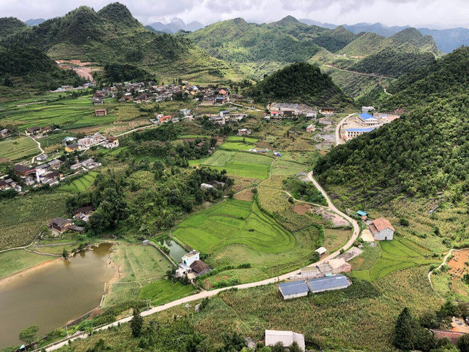 Từ trên Cột cờ có thể ngắm cảnh núi non trùng điệp, hùng vĩ nơi địa đầu Tổ quốc. Ảnh: Phương Lan/TTXVN Từ trên Cột cờ có thể ngắm cảnh núi non trùng điệp, hùng vĩ nơi địa đầu Tổ quốc. Ảnh: Phương Lan/TTXVN