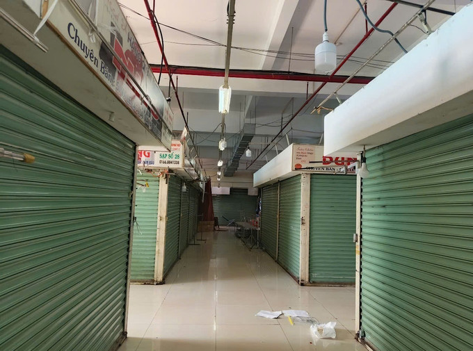 Hàng loạt gian hàng tại Chợ trung tâm thành phố Buôn Ma Thuột đóng cửa khi xuất hiện thông tin có đoàn kiểm tra hàng hóa. dong-cua-bat-thuong-3.jpg