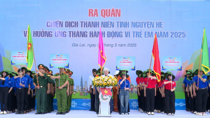 Đồng chí Đỗ Văn Chiến Ủy viên Bộ Chính trị, Bí thư Trung ương Đảng, Chủ tịch Ủy ban Trung ương Mặt trận Tổ quốc Việt Nam phát biểu tại lễ ra quân. Ảnh: Hồng Điệp/TTXVN thang-hanh-dong-vi-tre-em-420.jpg