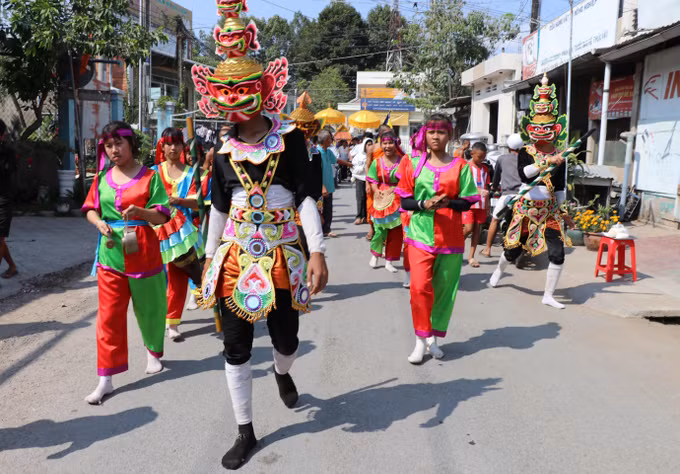 Lễ dâng y Kathina của đồng bào Khmer tại xã Nhị Trường, tỉnh Vĩnh Long.