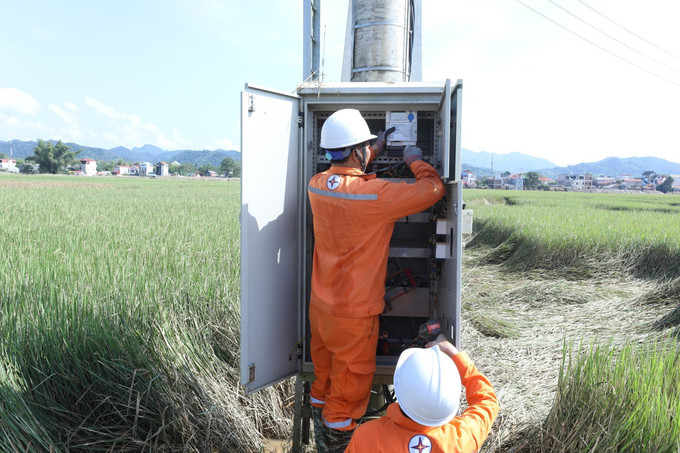 Thay công tơ tại Trạm biến áp Đỏng Nà, thuộc Đội Quản lý Điện lực khu vực Tràng Định, Công ty Điện lực Lạng Sơn. dien-luc-lang-son-6.jpg