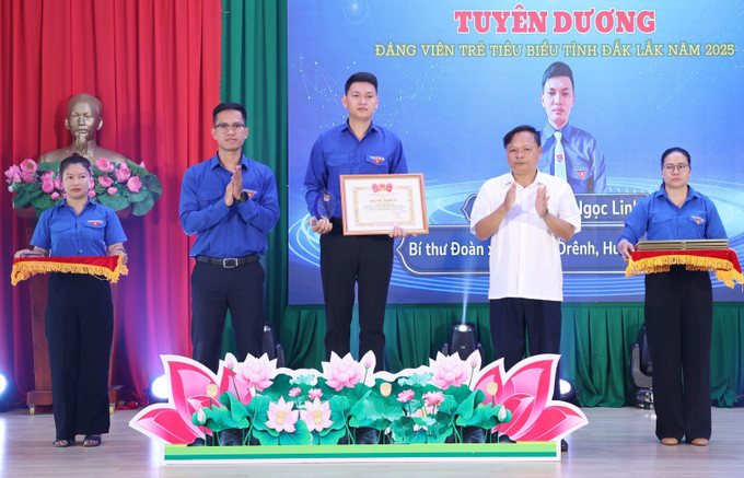 Tuyên dương Đảng viên trẻ Nguyễn Quý Ngọc Linh, Bí thư Đoàn xã Băng A Drênh, huyện Krông Ana. dang-vien-tre-tieu-bieu-1.jpg
