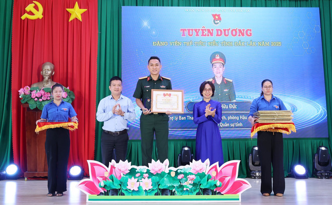 Tuyên dương Đảng viên trẻ Đoàn Tô Hữu Đức, Trợ lý Ban Tham mưu - Kế hoạch, phòng Hậu cần - Kỹ thuật (Bộ Chỉ huy Quân sự tỉnh Đắk Lắk). dang-vien-tre-tieu-bieu-4846.jpg