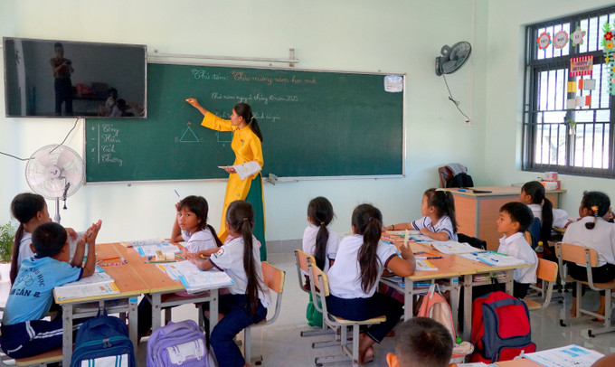 Môn tiếng Việt được tăng cường lồng ghép trong nhiều môn học khác tại Trường Tiểu học Hàm Cần 2, xã Hàm Thạnh.