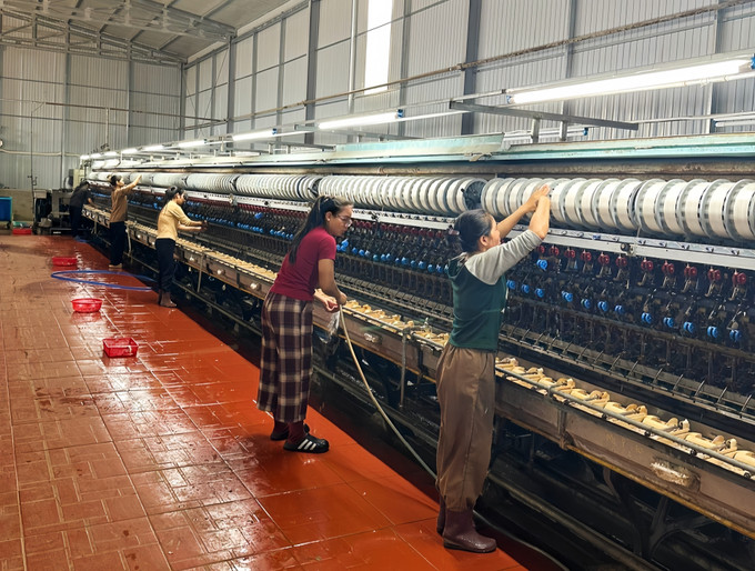 Nhà máy ươm tơ tằm của Công ty Tơ tằm Hùng Linh (xã Albá, tỉnh Gia Lai) phục vụ sản xuất gắn với tiêu thụ tơ tằm.