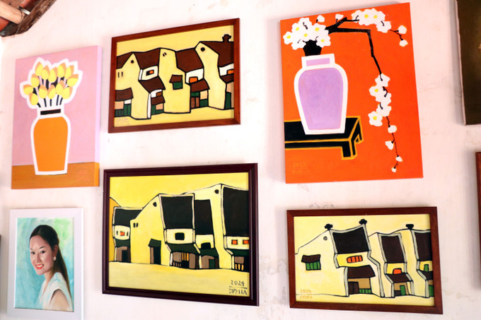 Các họa sĩ tại đây vẽ tranh đa dạng ở các thể loại. Các họa sĩ tại đây vẽ tranh đa dạng ở các thể loại.