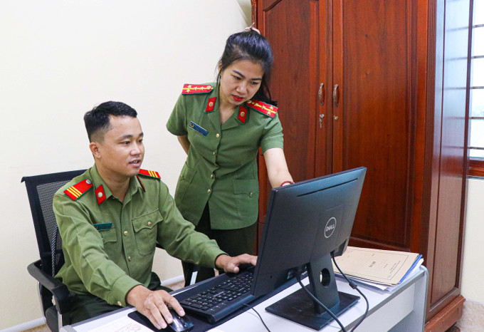 Dù mang trong mình căn bệnh suy thận giai đoạn cuối nhưng Thượng sỹ Giàng A Thắng, cán bộ Bệnh viện 7/5 (tỉnh Điện Biên) vẫn luôn hoàn thành xuất sắc nhiệm vụ được giao. bo-dua-yeu-thuong-4.jpg