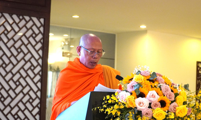 Hòa thượng Danh Đổng, Chủ tịch Hội Đoàn kết sư sãi yêu nước tỉnh An Giang, Trụ trì chùa Cà Nhung (xã Định Hòa), phát biểu.