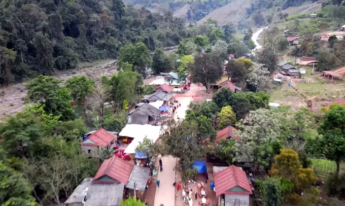 Một góc trung tâm xã miền núi Thượng Trạch (Quảng Trị).