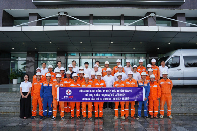 Đoàn cán bộ, công nhân Điện lực Tuyên Quang xuất quân hỗ trợ Điện lực Nghệ An khắc phục hậu quả bão số 10. Đoàn cán bộ, công nhân Điện lực Tuyên Quang xuất quân hỗ trợ Điện lực Nghệ An khắc phục hậu quả bão số 10.