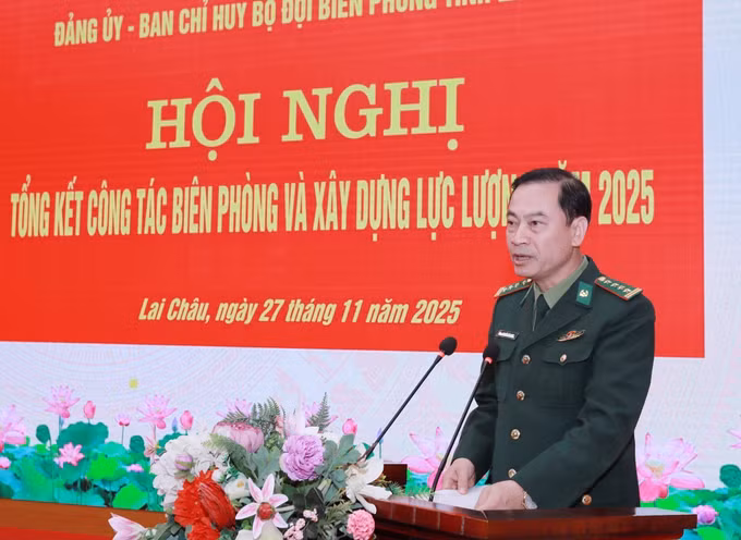 Đại tá Nguyễn Văn Hưng, Chính ủy Ban Chỉ huy Bộ đội Biên phòng tỉnh Lai Châu, phát động phong trào thi đua.