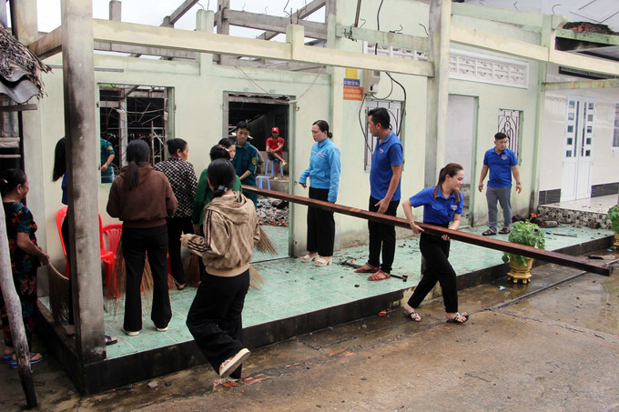 Các hội, đoàn thể của xã Phong Hiệp, tỉnh Cà Mau phối hợp hỗ trợ gia đình chính sách tháo dỡ nhà ở để xây dựng mới. tinh-ca-mau-sau-sap-nhap.jpg