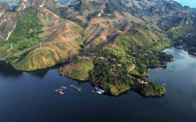 Với lợi thế diện tích mặt nước rất lớn sẽ mở ra cơ hội phát triển kinh tế vùng lòng hồ bền vững cho xã Mường La, tỉnh Sơn La.